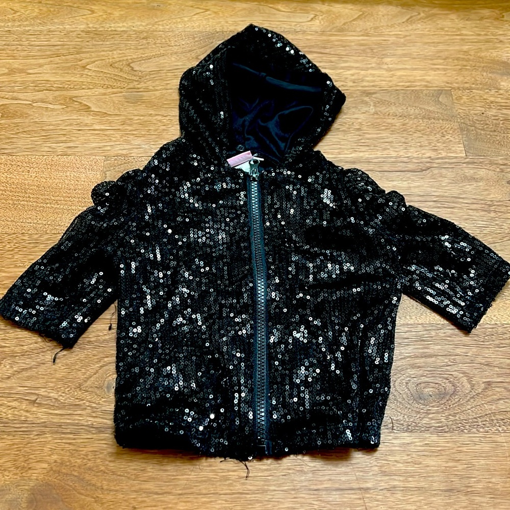 Gorgeous sequence hooded shirt sleeve jacket/shirt.